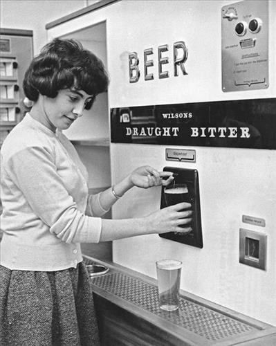 автомат по продаже пива в Америке 60-х